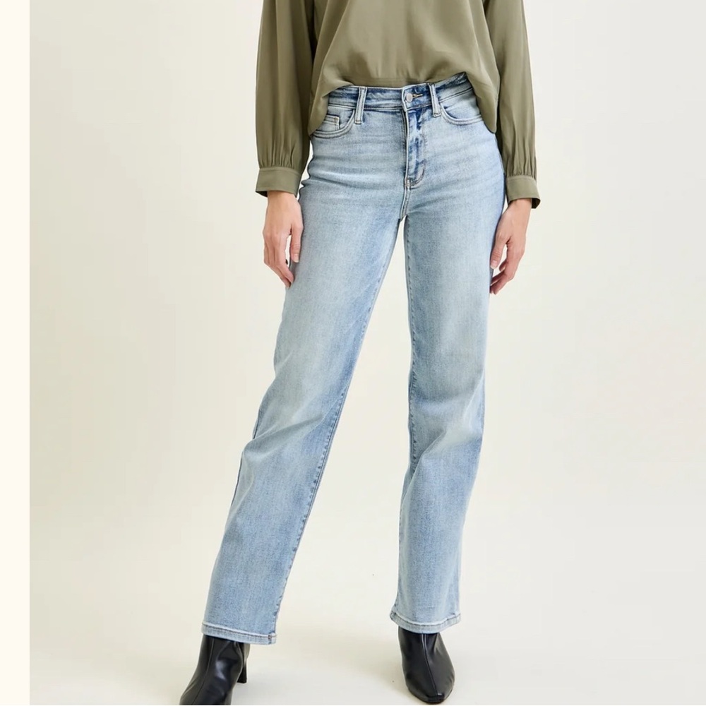 Judy Blue Light Wash Straight Leg Jeans Size: 5/27